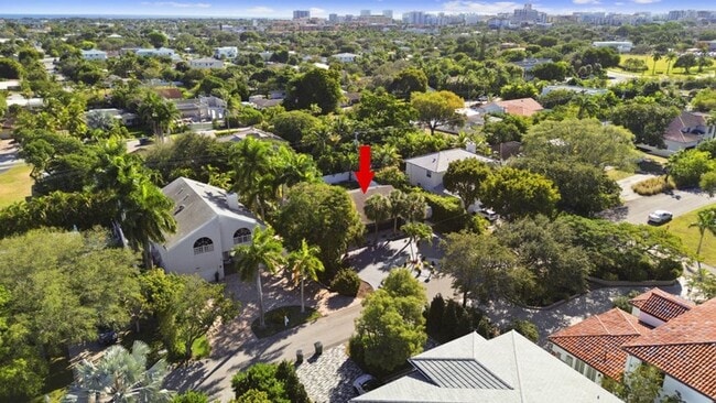 Building Photo - 930 NW 4th Ct