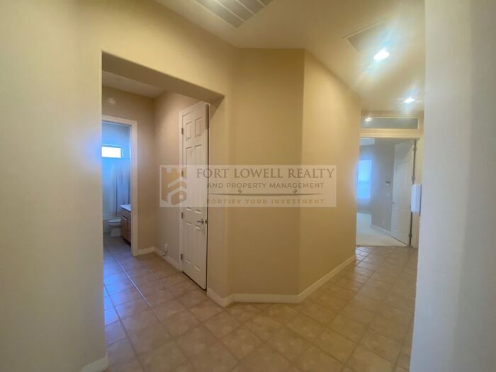 Building Photo - 31108 N 72nd Pl