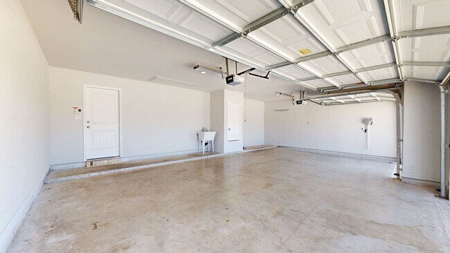 Building Photo - CHECK OUT THIS 4 BEDROOM, 2 BATH, 3 CAR GARAGE HOME IN HARKER HEIGHTS!