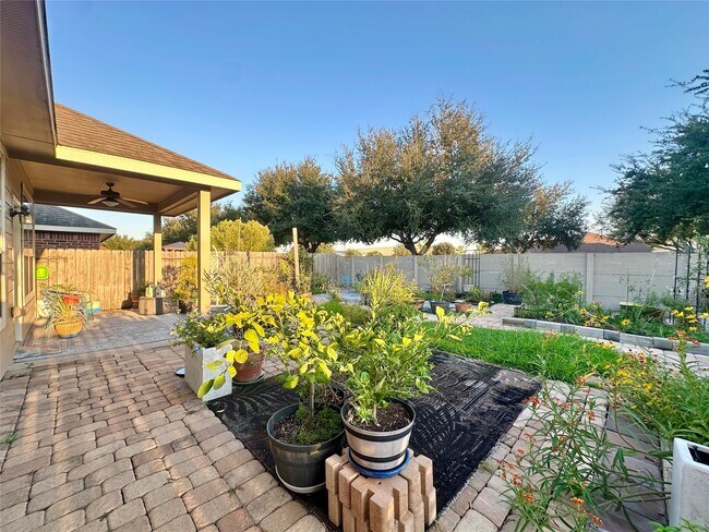 Building Photo - 6818 Pear Point Ln
