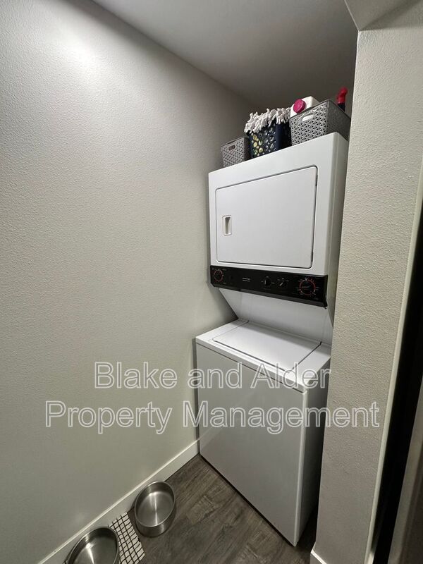 Building Photo - 15076 NW Central Dr