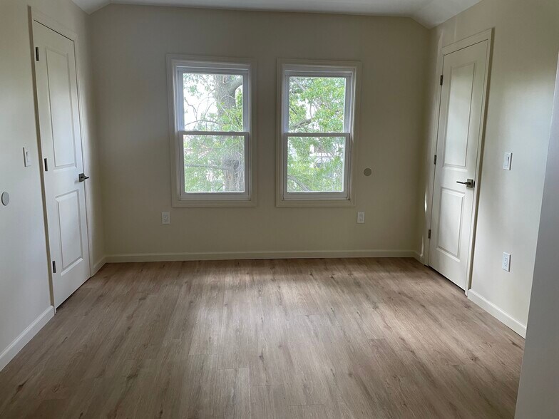 Building Photo - 140 Fabyan Pl