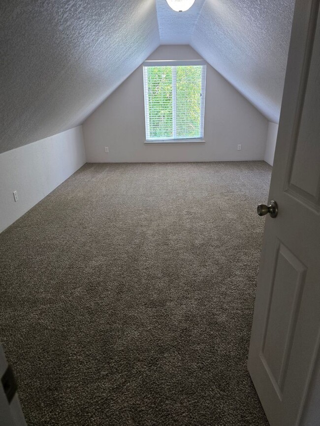 Building Photo - 3 bed 2 bath   Home for Rent in Grants Pass