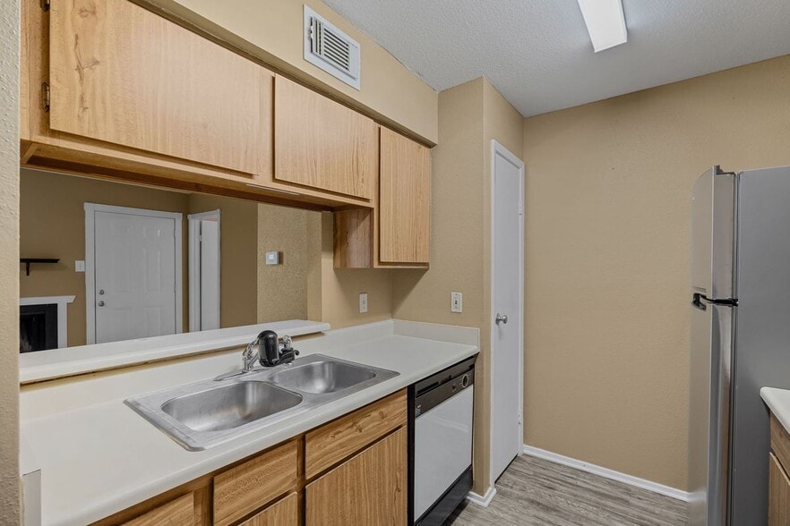 Building Photo - 18515 Egret Bay Blvd