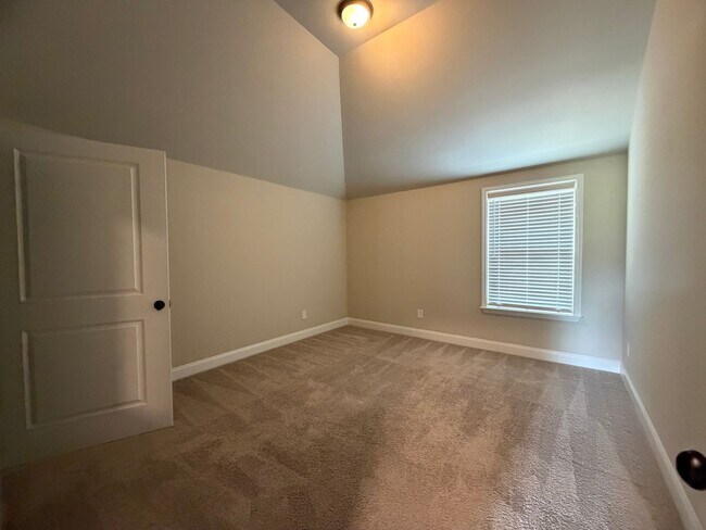 Building Photo - 3500 Hilltop Trl