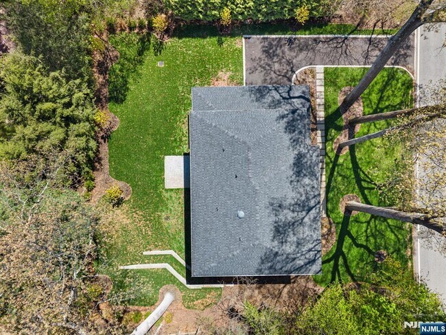 Building Photo - 242 Hardenburgh Ave