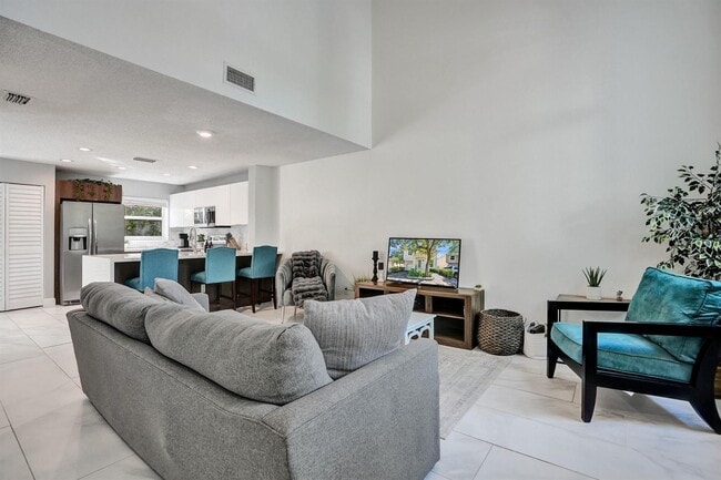 Building Photo - 9841 NW 9th Ct