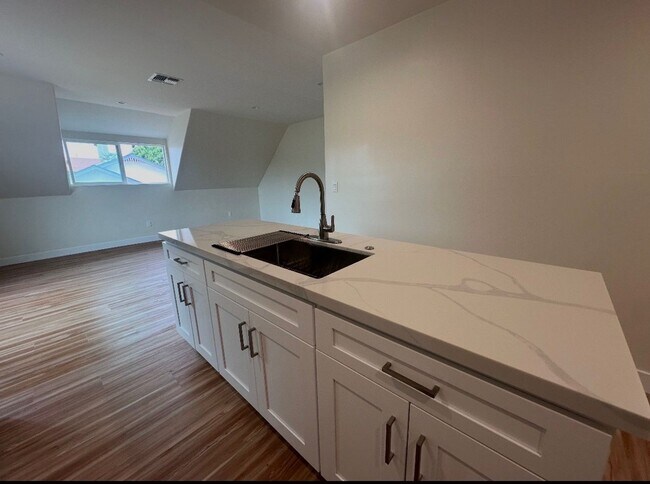 Building Photo - 584-588 Cypress