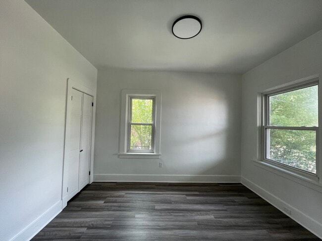 Building Photo - Available April 2026 - 2 Bedroom Home in Dormont w/ Central AC and Off-Street Parking Pad!