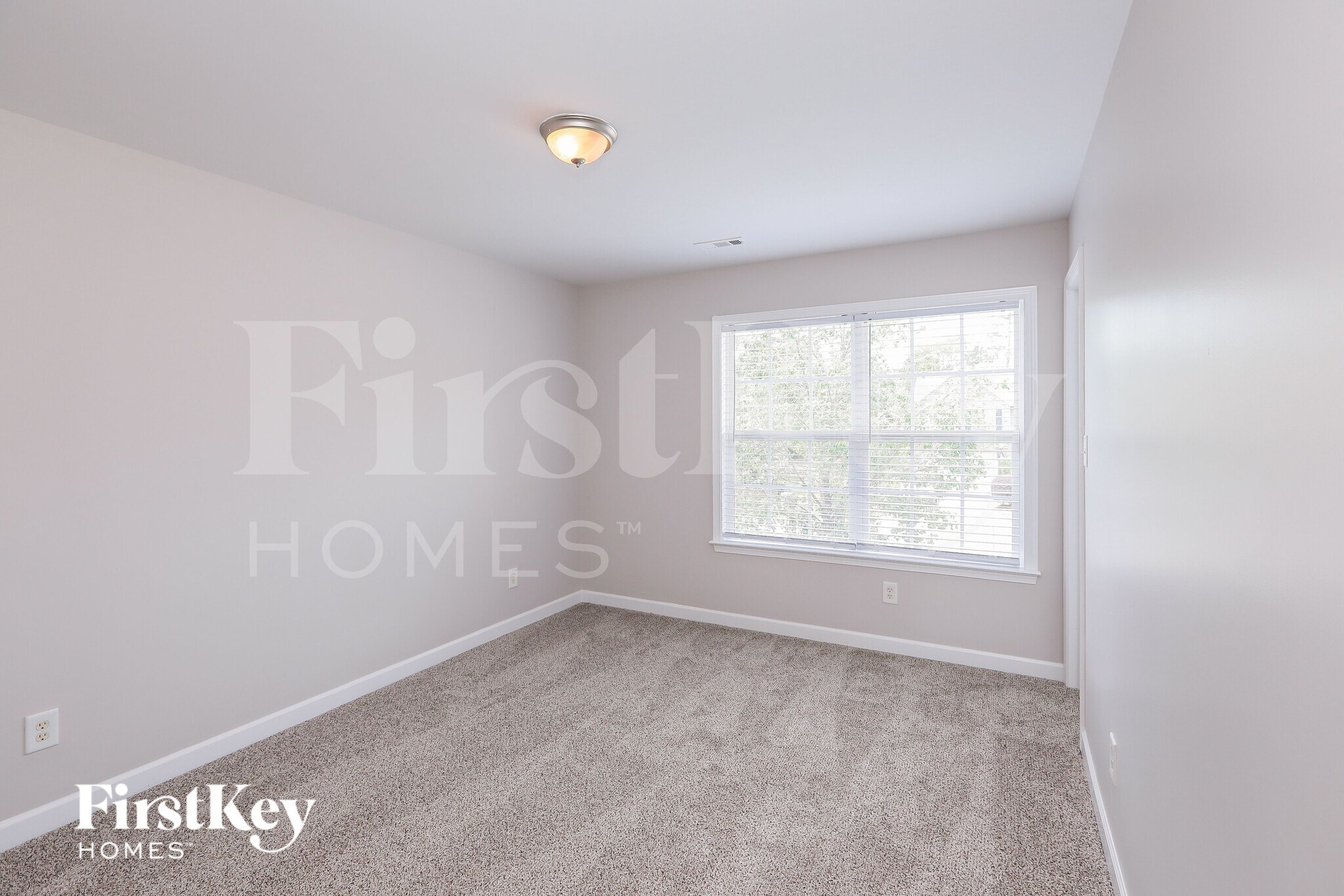 Building Photo - 2922 Blueberry Dr
