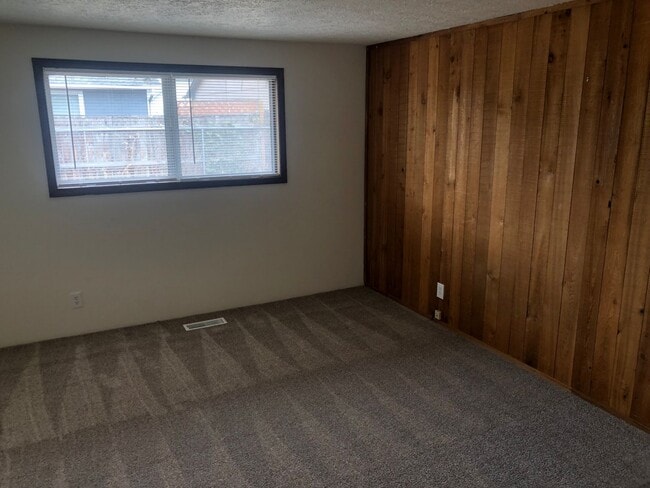 Building Photo - Three Bedroom with RV Pad in North Salem