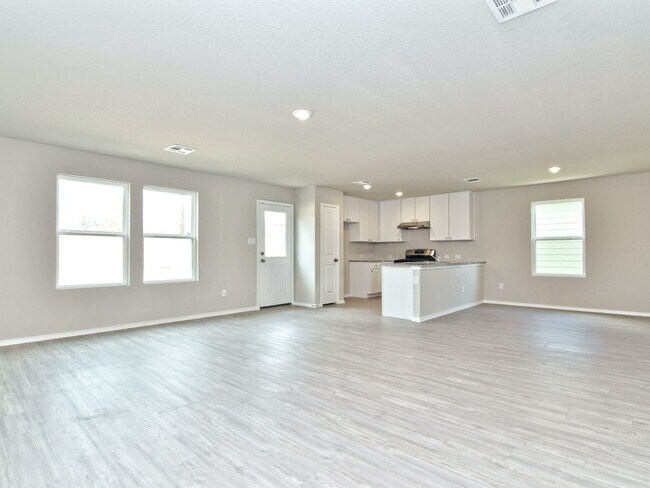 Building Photo - 1950 SF Home in San Antonio - 4 BR /2 BA - WATERWHEEL!!!