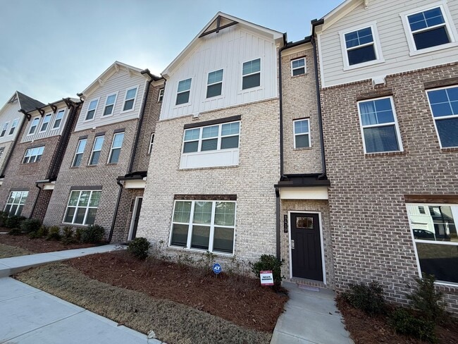 Building Photo - 3BR/3.5BA 3-Story Townhome w/ Quartz + W/D in Decatur