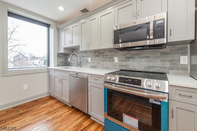 Building Photo - 248 US-46