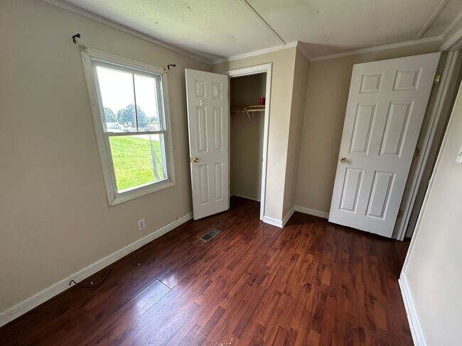 Building Photo - Christiansburg, 3 BR / 2 BA Available Now