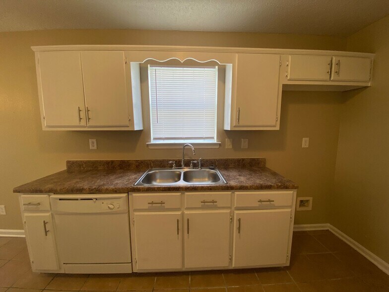 Building Photo - 4832 Royal Run Dr