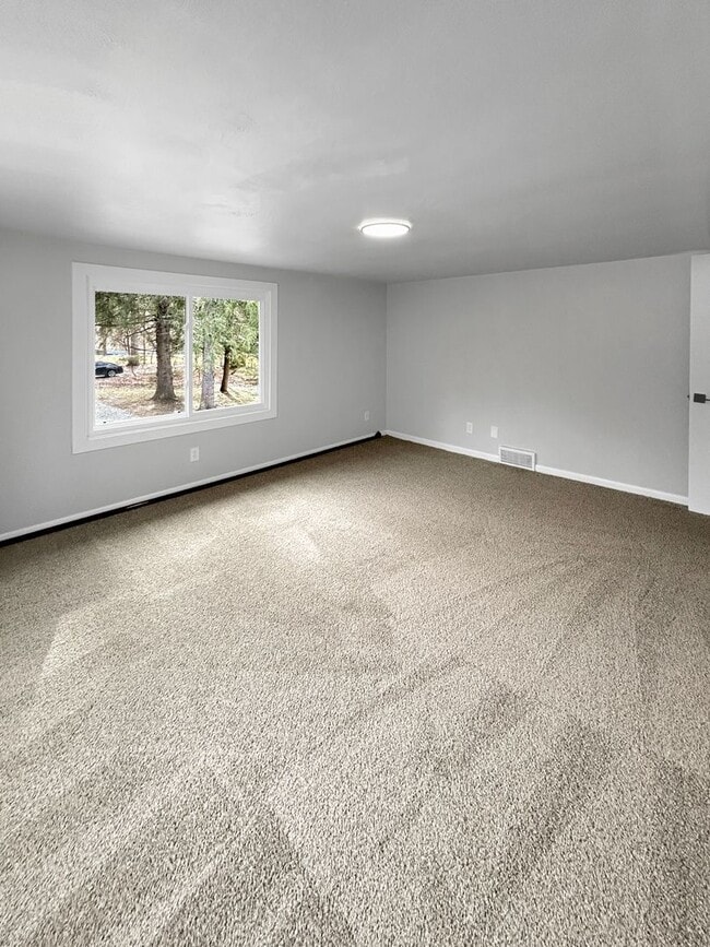 Building Photo - Welcome to this newly remodeled gem located in the heart of Collier, PA.