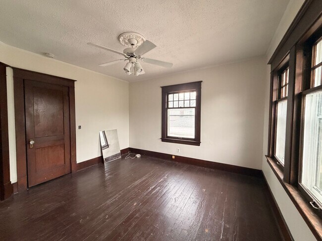 Building Photo - 1047 Sibley St NW