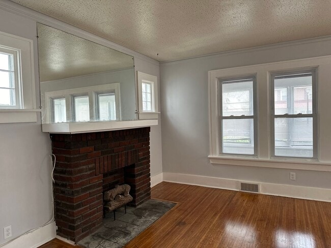 Building Photo - YOU WILL LOVE THIS HOME . CALL NOW FOR APPOINTMENT !!!