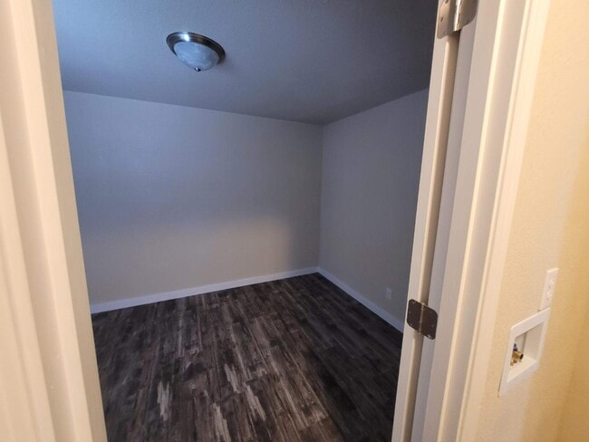 Building Photo - 318 N Laguna St