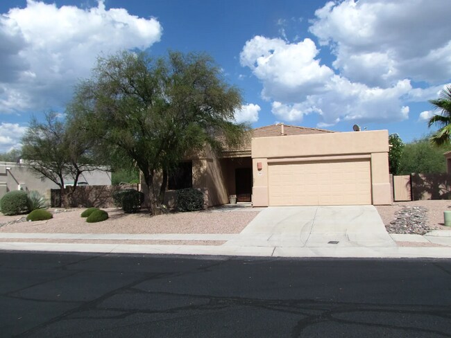 Primary Photo - 2742 N Ave Valiente