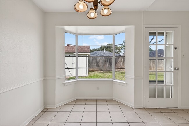 Building Photo - 2709 Lee Cir