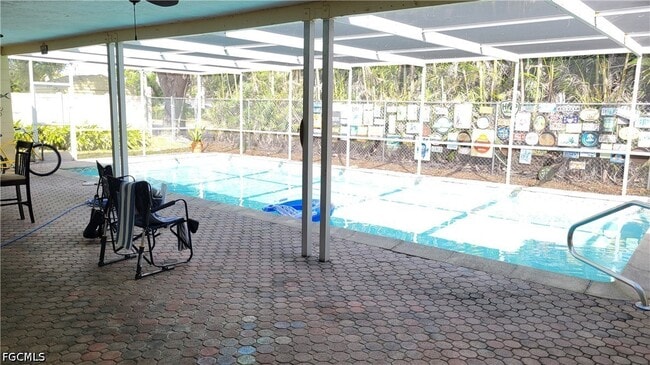 Building Photo - 1403 Davis Dr