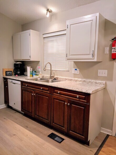 Building Photo - 2901 Westgate Dr