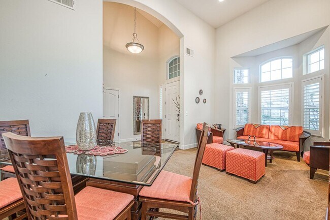 Building Photo - Spacious Home on Oversized Lot with Pool and Solar!