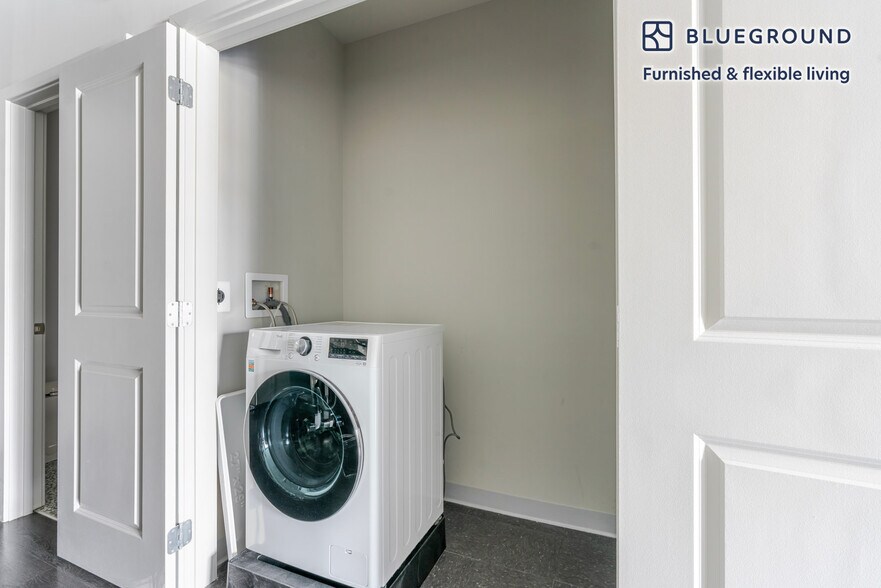 Building Photo - 3929 Landmark Ct