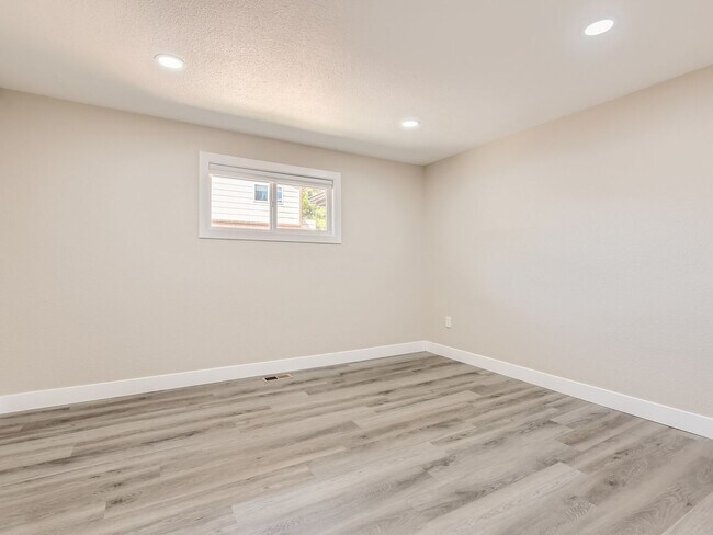 Building Photo - Hale neighborhood duplex w/large patio for...