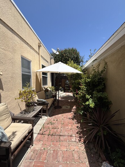 Back Patio Gardens & Entertaining - 912 1/2 California Ave