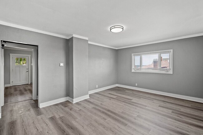 Building Photo - Gorgeous 2 bedroom home in West Mifflin available now!