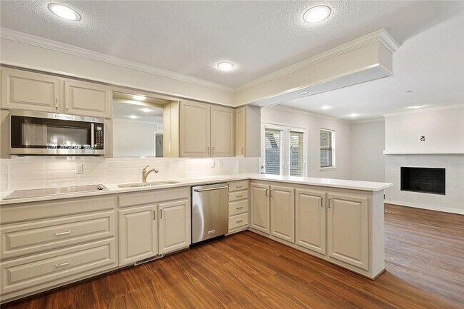 Building Photo - 9015 Villa Park Cir