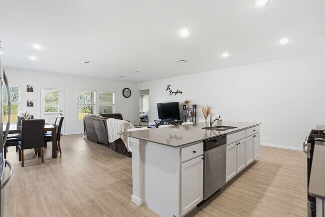 Building Photo - New Construction 3 bed 2 bath home available near Lackland AFB! Move in January!