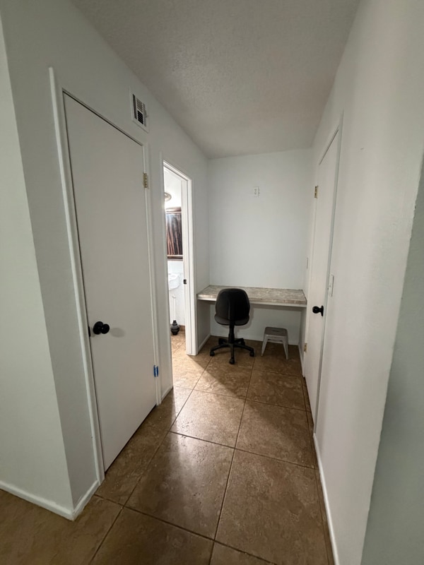 Building Photo - 6907 E Flossmoor Ave