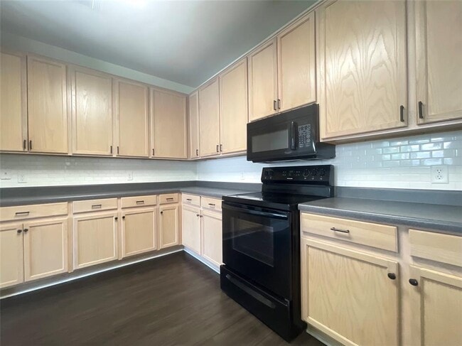 Building Photo - 4412 Woodstock Dr