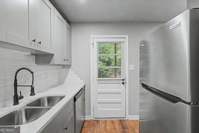Building Photo - 2430 Coosawattee Dr NE
