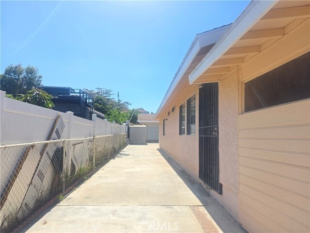 Building Photo - 517 N Rural Dr