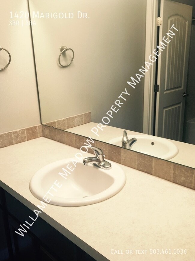 Building Photo - 1420 Marigold Dr