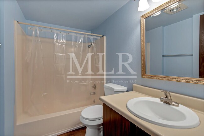 Building Photo - Peaceful 2 bed 2 bath condo