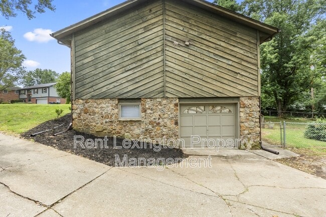 Building Photo - 2025 Langhorne Dr