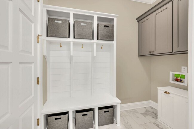 Building Photo - Franklin Gem Walking Distance to Downtown!
