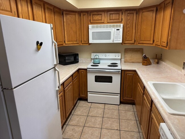 Building Photo - Visa Del Valle Townhome with Community Poo...