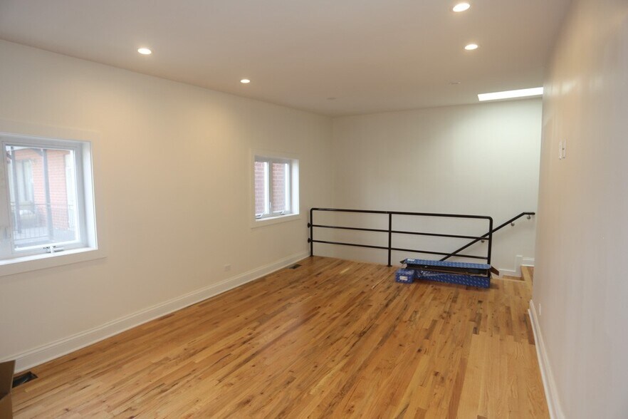 Building Photo - 1637 N Clybourn Ave