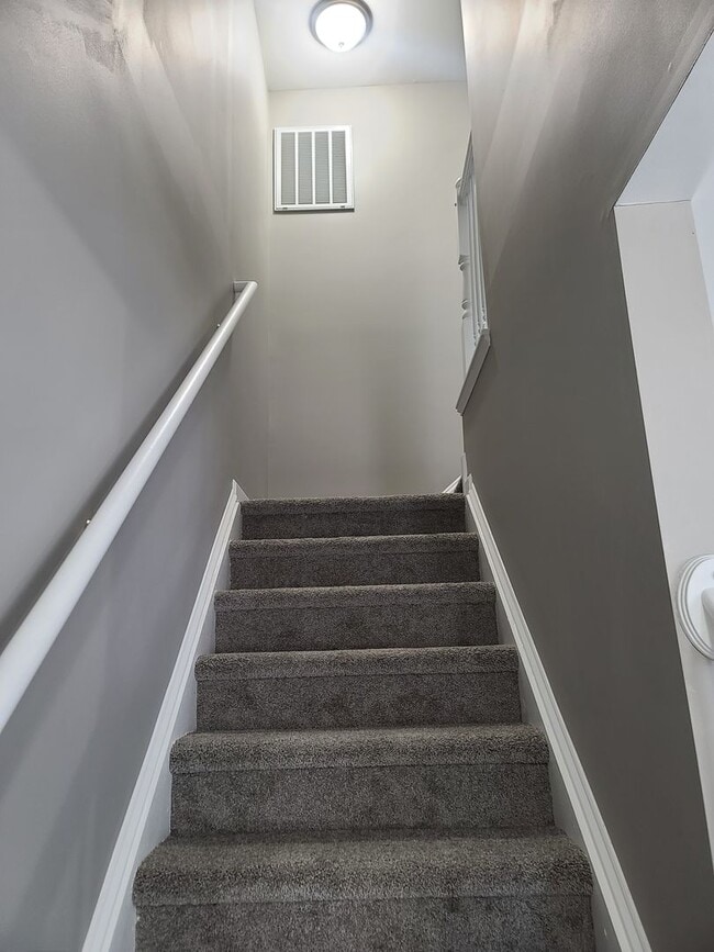 Building Photo - 3 Bedroom 2 1/2 bath Townhome for Rent in Waynesboro