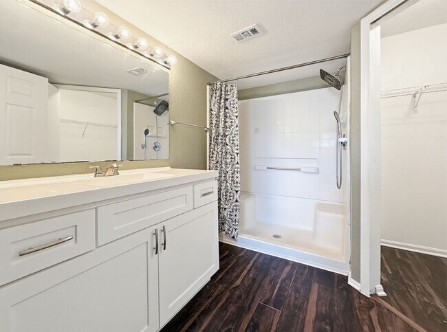 Building Photo - 2/2 Remodeled Condominium In Park Central, Millenia