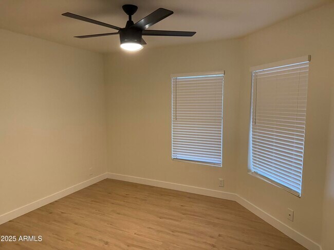 Building Photo - 1623 E Bluefield Ave