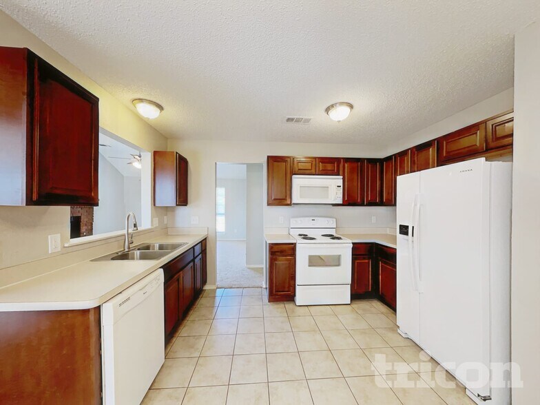 Building Photo - 8002 Meadowlark Ln