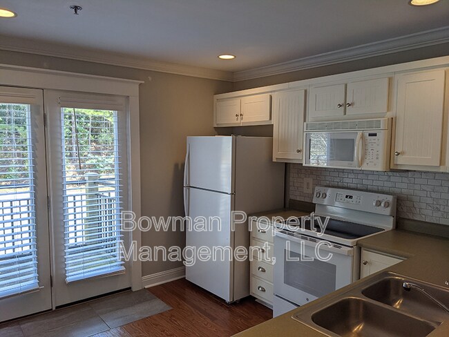 Building Photo - 660 S Barnett Shoals Rd